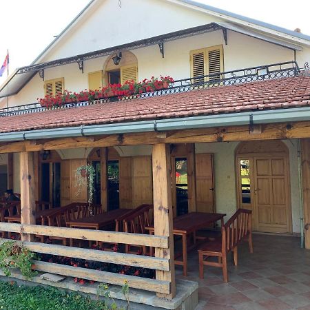 Domacinstvo Bakic Guest House Irig Exterior photo
