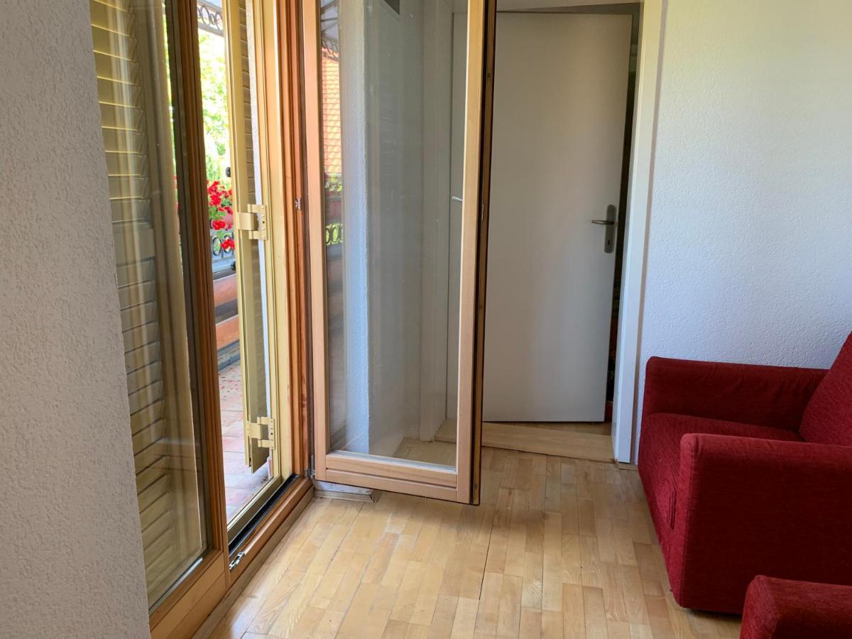 Domacinstvo Bakic Guest House Irig Exterior photo