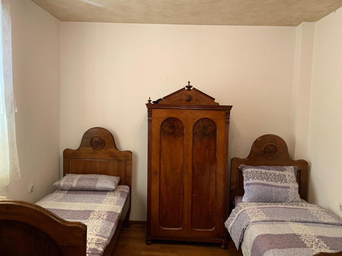 Domacinstvo Bakic Guest House Irig Exterior photo